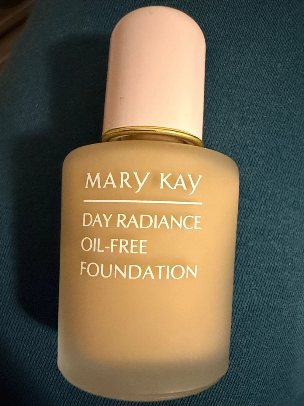 Mary Kay Day Radiance Oil-Free Foundation — Delicate Beige